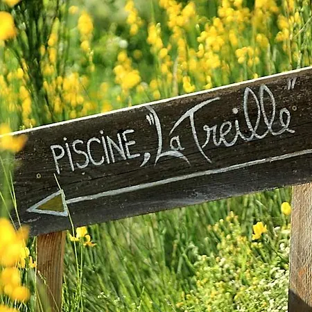 La Colline Des Ocres Village De Otel 3*